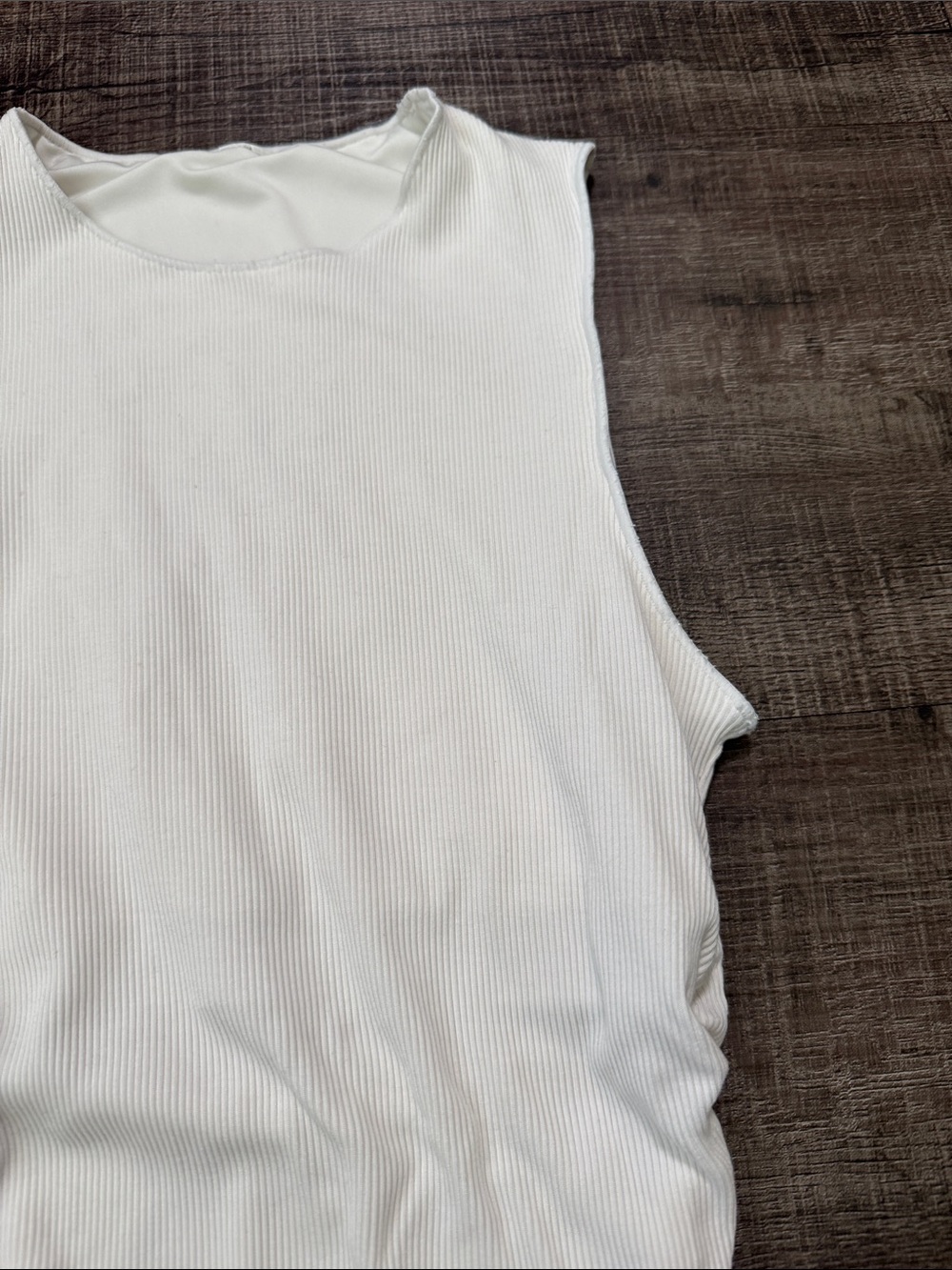 ALO Yoga Ribbed En Pointe Tank - Picture 3 of 6